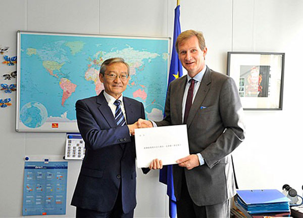 New ambassador to EU presents credentials