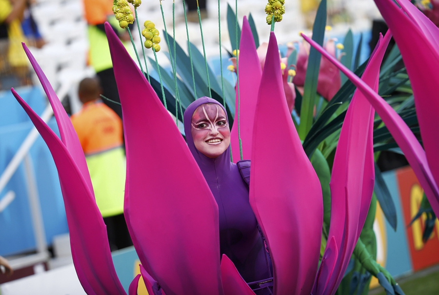 World Cup 2014 kicks off with colourful ceremony