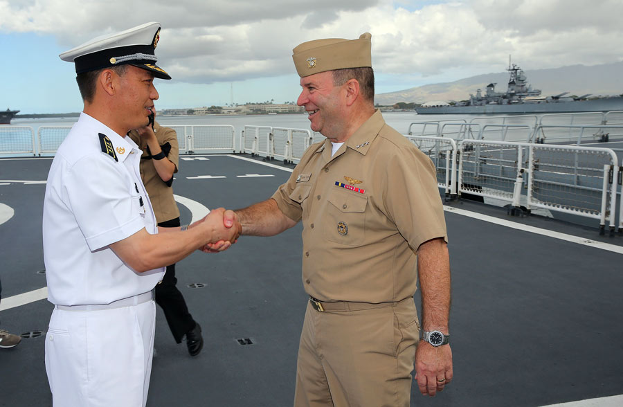 US admiral tours Chinese warship