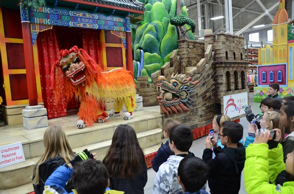 Chinese float to join Thanksgiving parade