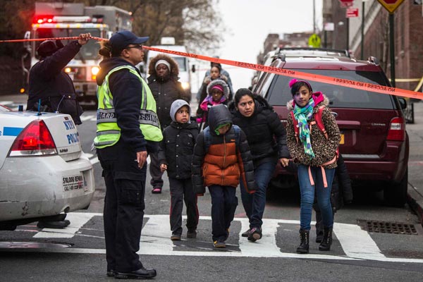 Two New York policemen shot after armed robbery