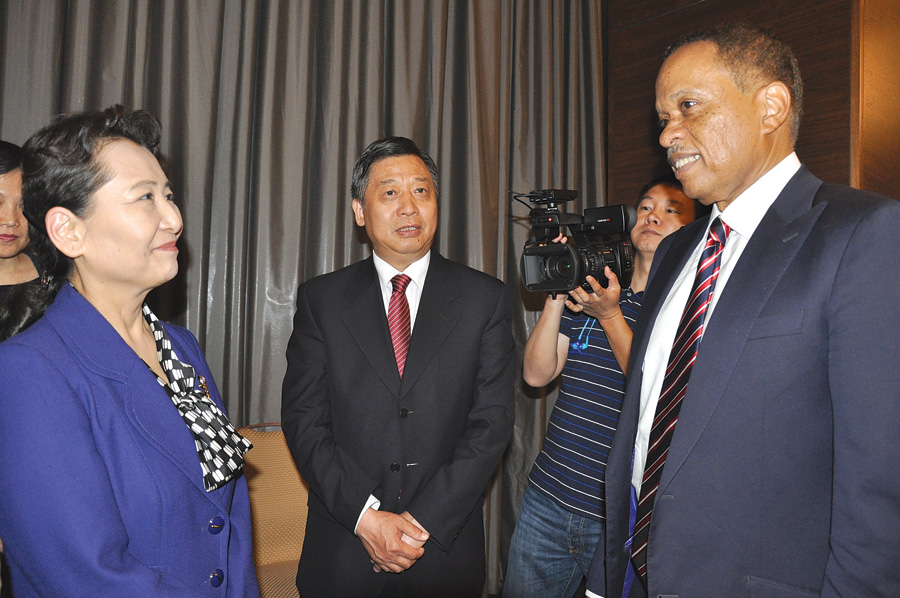 Media players discuss bilateral role