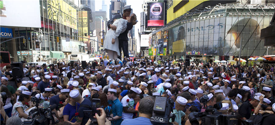 Times Square 'Kiss-In' Re-enacts Famous V-J Day Photograph