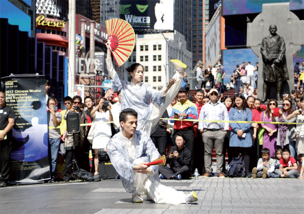 Tai chi lights up Times Square