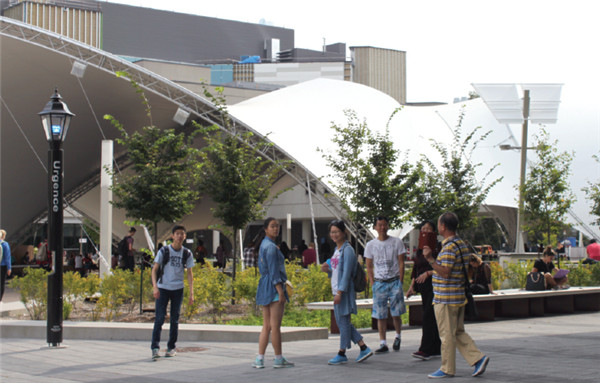 Chinese students blossoming in Canada