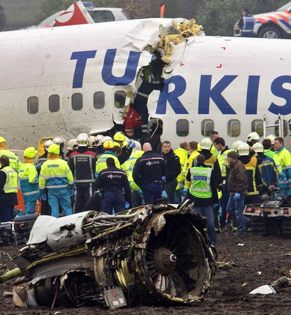 9 dead in Turkish plane crash in Amsterdam