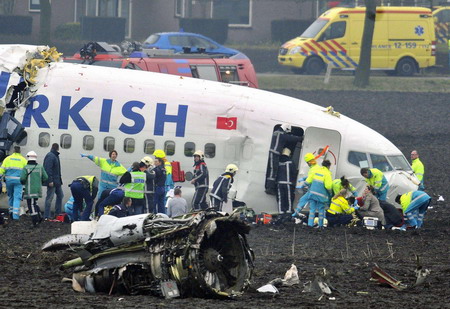 9 dead in Turkish plane crash in Amsterdam