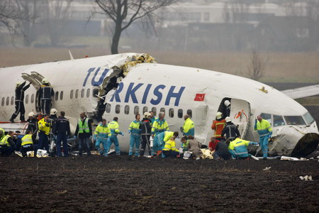 9 dead in Turkish plane crash in Amsterdam