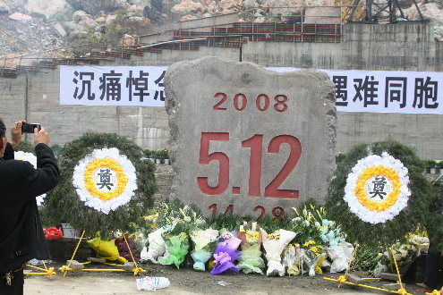 Quake-leveled China county opens to mourners