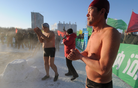 Swimmers gather for icy plunge