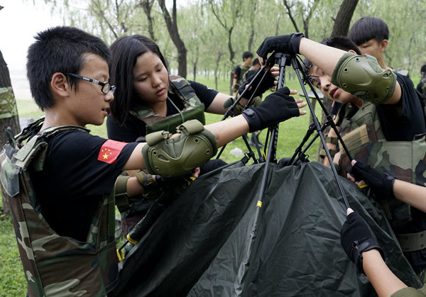 China's young round out their education at summer camp