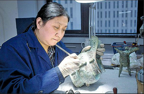 Shanghai Museum craftsmen give historical relics a new lease on life