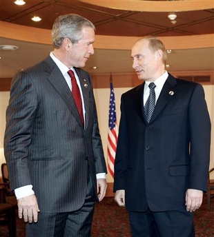 A 2005 file photo showing President Bush (L) and Russian President Vladimir Putin in Pusan, South Korea November 18, 2005. The United States is discussing the possibility of a civilian nuclear energy agreement with Russia that could help wean Moscow away from cooperation with Iran, according to U.S. officials. 