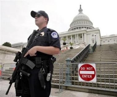 A U.S. Capitol police officer guards the West steps of the U.S. Capitol building, May 26, 2006. U.S. intelligence and law enforcement authorities are discovering new home-grown cells of Islamist radicals in the United States that draw inspiration and moral support from al Qaeda, officials said on Tuesday. (Yuri Gripas/Reuters) 
