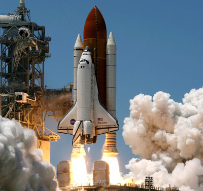 The space shuttle Discovery lifts off from the Kennedy Space Center in Cape Canaveral, Florida, July 4, 2006. 