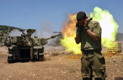 A large plume of smoke billows in the town of Khiam, in southern Lebanon, Tuesday, July 25, 2006, after Israeli air raids targeted it. An Israeli air raid on south Lebanon killed as many as four UN observers, overshadowing an international crisis meeting due to open in Rome, as Hezbollah vowed to fire rockets further into the heart of Israel.[AP Photo]