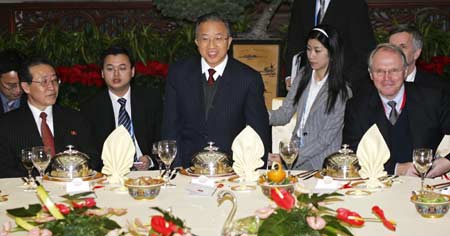North Korean envoy Kim Kye-gwan (L) and U.S. Assistant Secretary of State Christopher Hill (R) take their seats with Chinese Vice Foreign Minister Dai Bingguo (C) before the start of a banquet in Beijing's Diaoyutai State Guesthouse after the second day of six-party talks on North Korea's nuclear program December 19, 2006. 