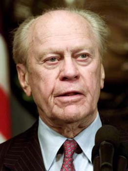 Former U.S. President Gerald Ford addresses guests at the National Press Club luncheon in Washington in this June 5, 2000 file photo.