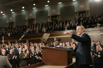 U.S. President George W. Bush waves as he is applauded before delivering his annual State of the Union address to a joint session of Congress at the U.S. Capitol in Washington, January 23, 2007. 