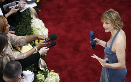 Actress and singer Beyonce arrives at the 79th Annual Academy Awards in Hollywood, California February 25, 2007. [Reuters]