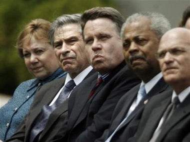World Bank President Paul Wolfowitz (2nd L) sits in the crowd as U.S. President George W. Bush (not pictured) makes a statement marking Malaria awareness day, in the Rose Garden of the White House in Washington, April 25, 2007.