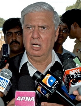 Pakistan's Interior Minister Aftab Khan Sherpao talks to reporters as he leave after attend a ceremony in this July 30, 2005 file photo in Karachi, Pakistan.