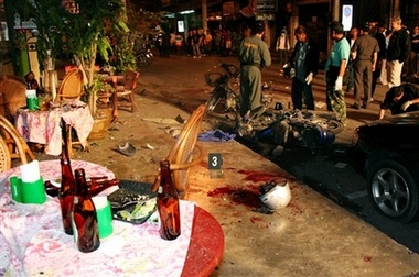 Bombs kill 4 in Thai department stores 