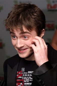 'Potter' actor Radcliffe takes stage