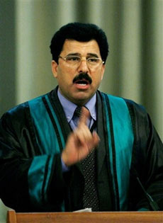 Saddam's lawyer says he'll publish book