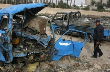 Suicide bomber kills 30, 3 soldiers die