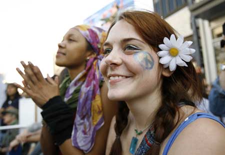 Thousands march to protest against Iraq War