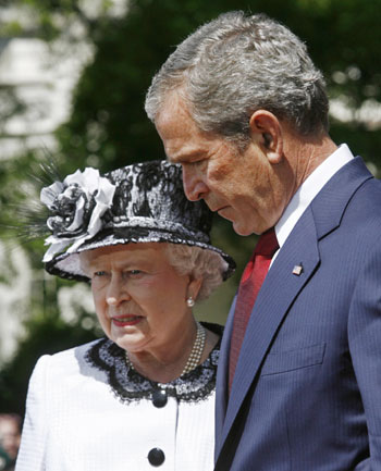 Bush rolls out the red carpet for Queen