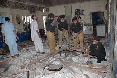 Suicide bomber kills 24 in Pakistan