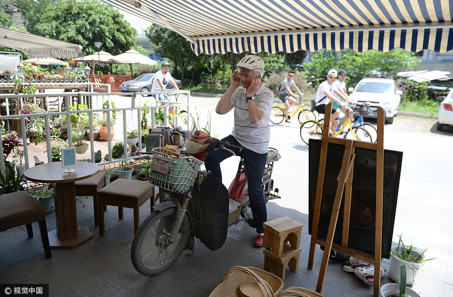 British grandma's fight against poverty in Chengdu