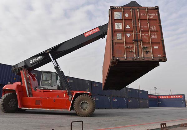 700 China-Europe freight trains to depart Xinjiang in 2017