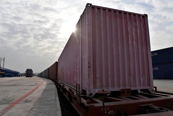 700 China-Europe freight trains to depart Xinjiang in 2017