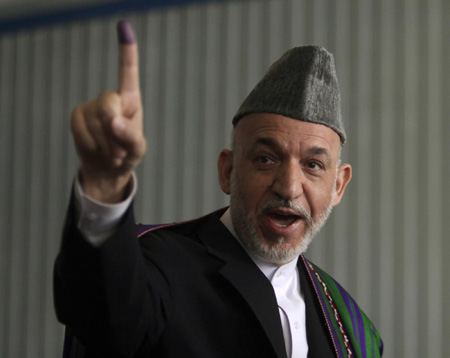 Afghans vote for president under violence threat