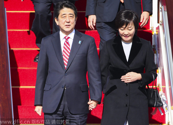 Japanese PM arrives in Beijing for APEC meeting