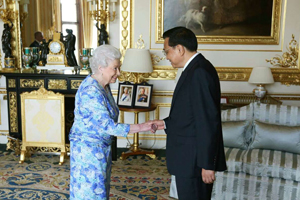 Premier Li, British PM attend signing ceremony of co-op documents