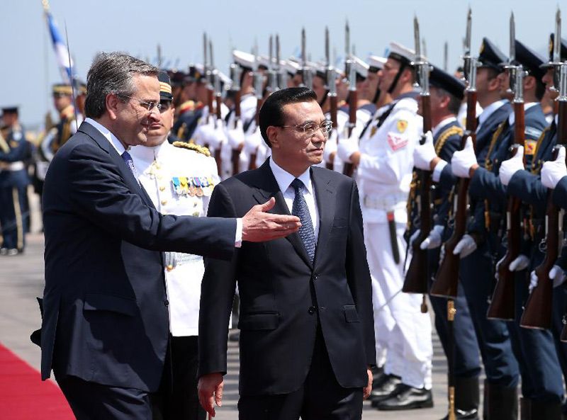 Premier Li lays wreath on tomb of unknown soldiers in Athens