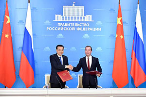 Li Keqiang meets Vladimir Putin in Moscow