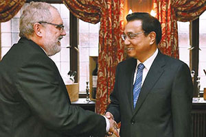 Li Keqiang meets Vladimir Putin in Moscow