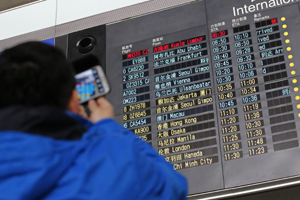 Malaysia Airlines holds press conference in Beijing on missing flight