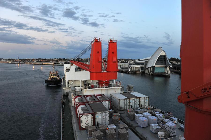 Icebreaker heads for southern Indian Ocean for missing jet