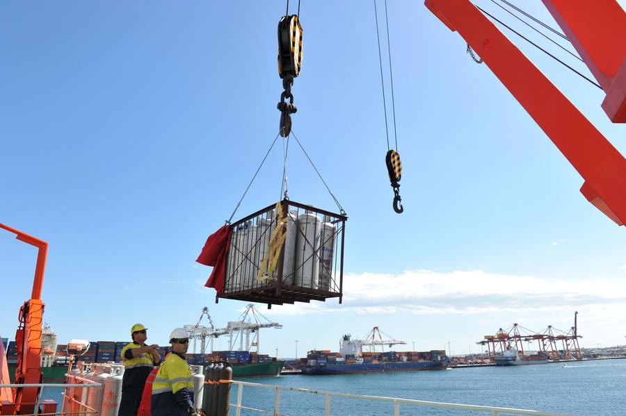 Icebreaker heads for southern Indian Ocean for missing jet