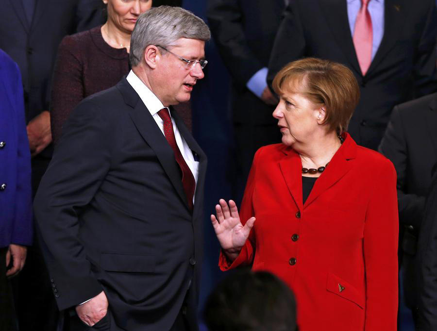 World leaders pose for 'family photo' at 2014 Nuclear Security Summit