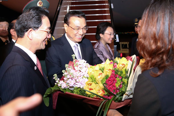 Chinese premier arrives in Malaysia for East Asian leaders' meetings, official visit