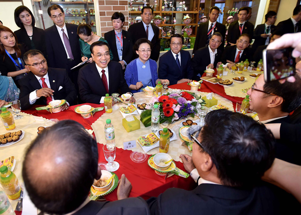 Li visits Malacca to send message of peace amid US meddling in S. China Sea
