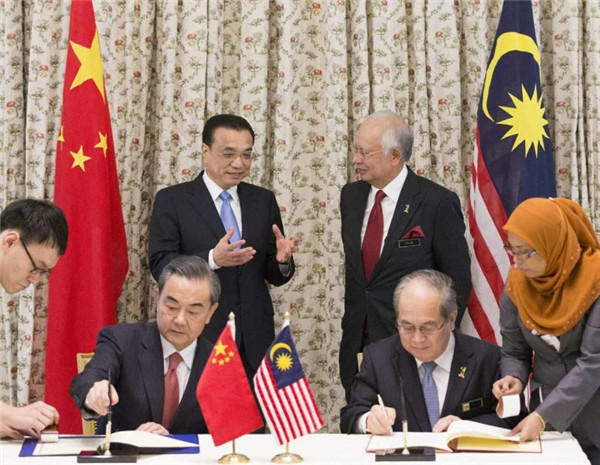 Chinese Premier Li, Malaysian PM Najib hold talks in Kuala Lumpur