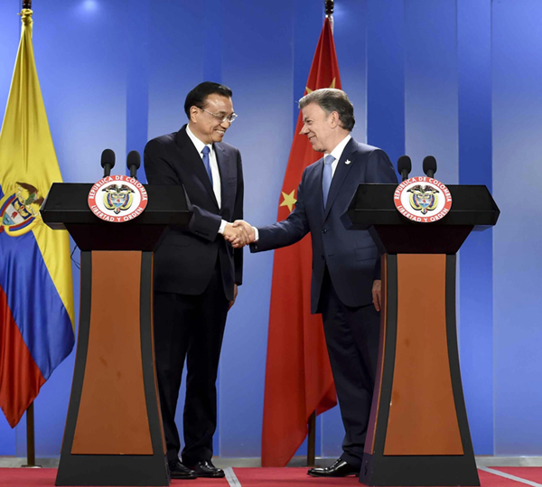 Premier Li and Colombian president meet the press